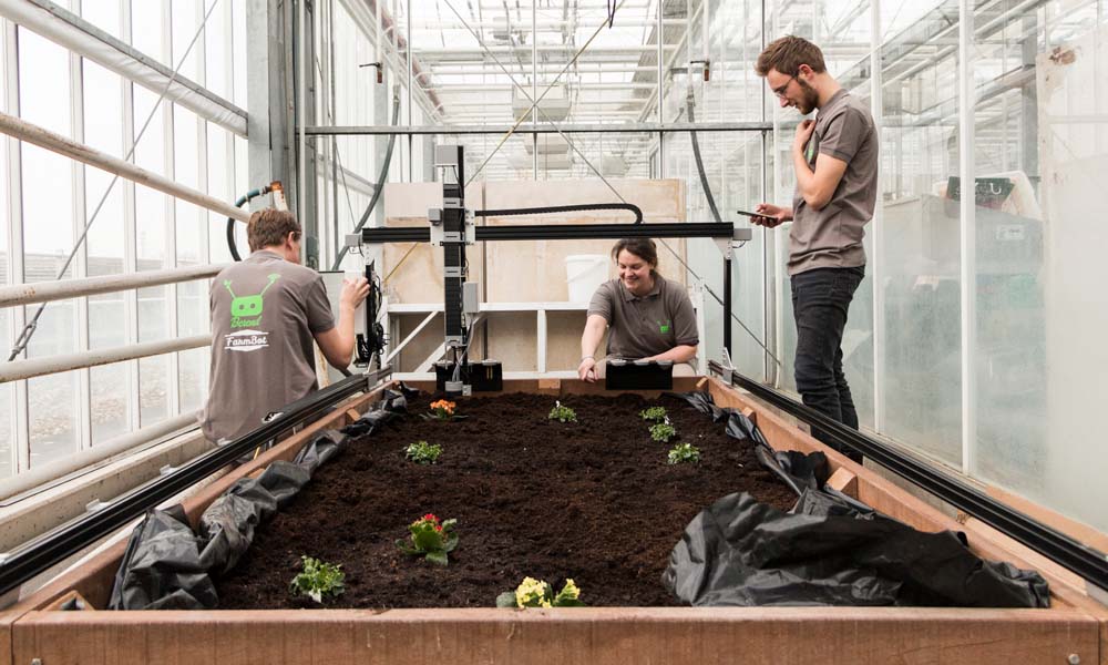 Studenten van de opleiding Tuinbouw & Akkerbouw aan hogeschool Van Hall Larenstein hebben sinds kort de beschikking over een heuse Farmbot.