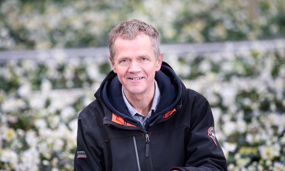 Sinds vorig voorjaar zet Hoogeveen Plants een spuitrobot in, die het bedrijf wekelijks ombouwt tot automatische zuiginstallatie voor Sciara’s.