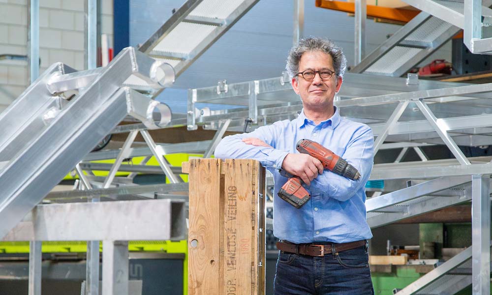 John Berghman wijst tuinbouwondernemers op preventieve maatregelen om stormschade te voorkomen of beperken.